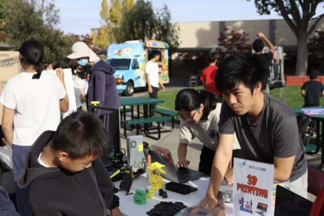 3D Collectives club hosts an informative booth on printing and CADing at FIRST Tech Challenge robotics team 6165 MSET Cuttlefish’s third annual SMASH event.